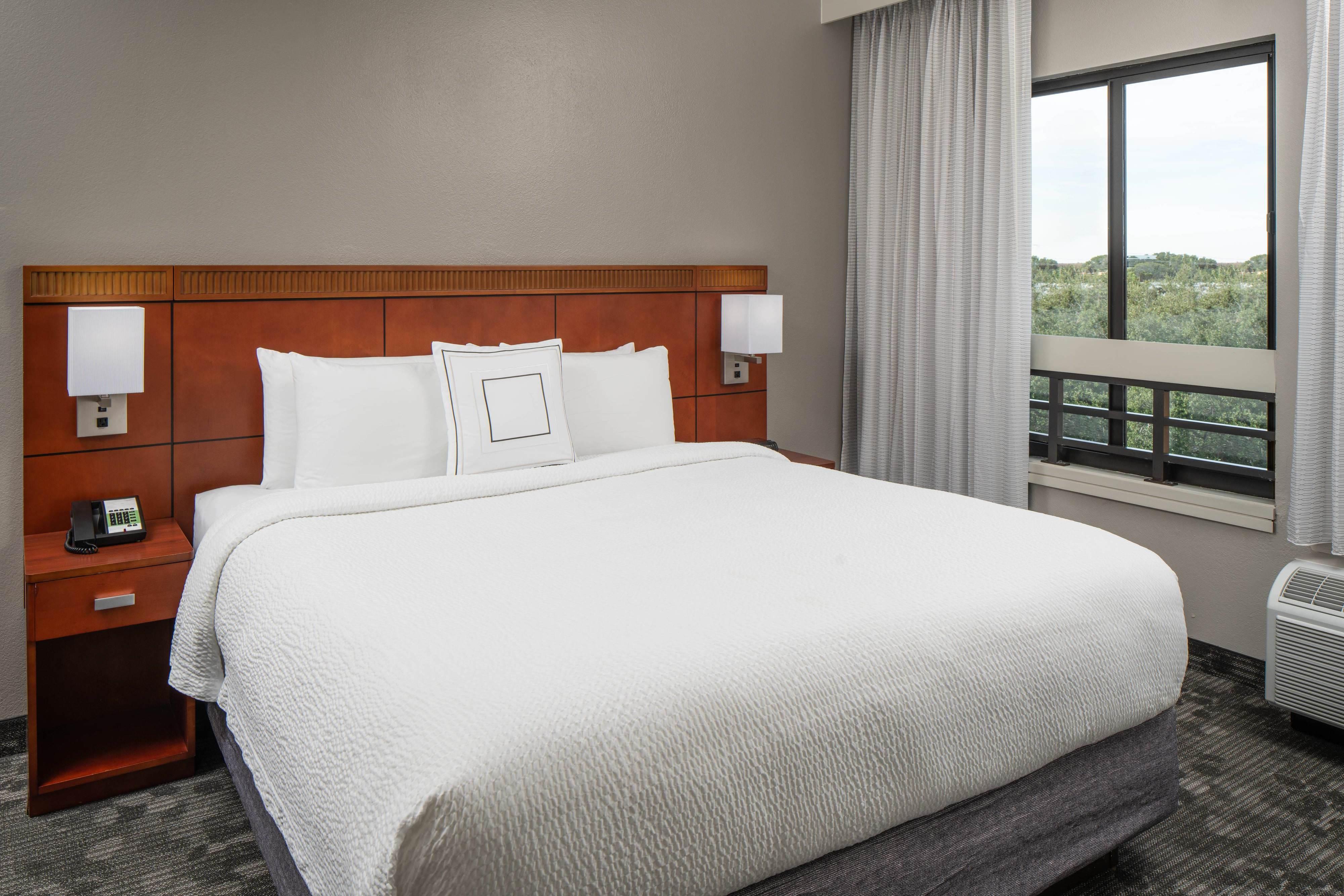 Sonesta Select Hotel Miami Lakes